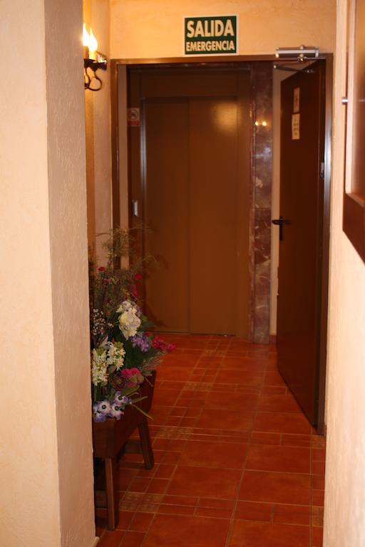 Hotel Dona Isabel Torrellano Bagian luar foto